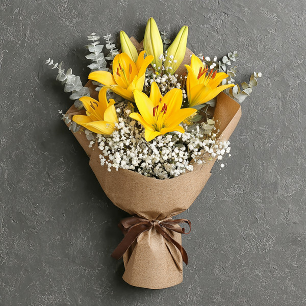 Sunlight Verse — Yellow Lily Bouquet